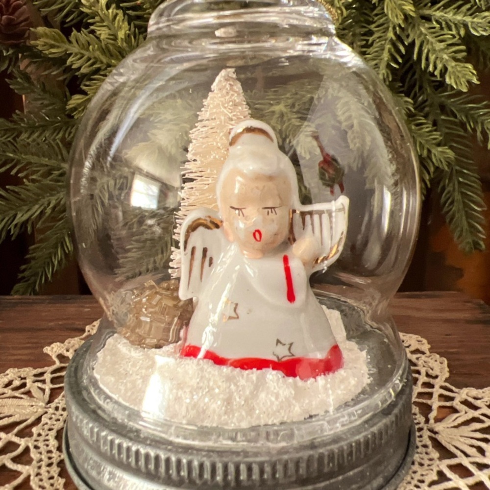VTG | Whimsical Christmas Decor - Picture 2 of 5